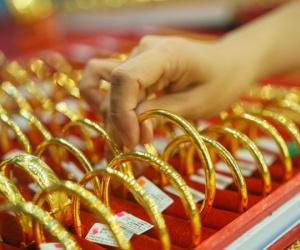 Giá vàng hôm nay 25/3/2025: Thế giới đổ xô mua, nhẫn và SJC quay đầu tăng