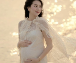 Visual nét căng của dâu hào môn MC hot số 1 VTV, hé lộ lý do sắp 'vỡ chum' mới khoe bộ ảnh bầu