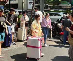 Khách Việt hoảng loạn, bỏ chạy khi Bangkok rung lắc mạnh