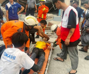Cứu hộ quốc tế gấp rút đến Myanmar