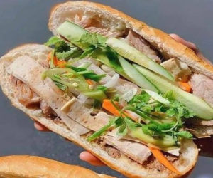 TP.HCM: 37 người nhập viện sau khi ăn bánh mì