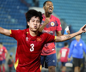 HLV Kim Sang-sik có 'cơn đau đầu' mới & cặp song kiếm sắc lẻm cho ĐT Việt Nam?