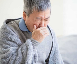 Người đàn ông Hà Nội đi khám vì ho, bất ngờ phát hiện thứ đáng sợ trong đại tràng