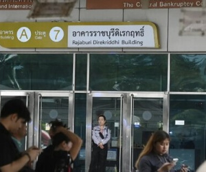 Bangkok: Sơ tán tại khu phức hợp Chính phủ sau khi phát hiện vết nứt, xi măng rơi