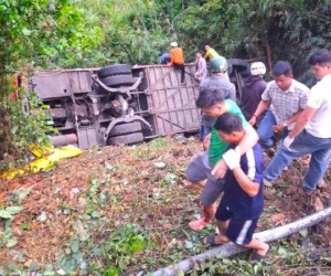 Vụ xe khách rơi xuống vực đèo Bảo Lộc: Tạm giữ tài xế để điều tra