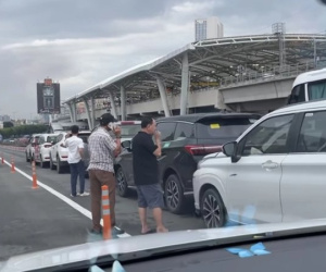 Tai nạn liên hoàn 6 ô tô trên cầu Sài Gòn sau cơn mưa