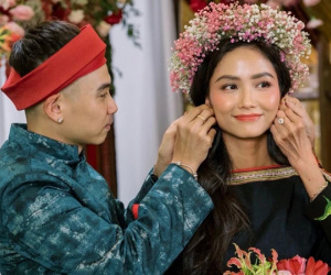 H'Hen Niê đi chân đất ở lễ cưới