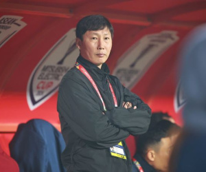 HLV Kim Sang-sik tuyên bố 'nhạy cảm', phải chăng đang mỉa mai ông Troussier?