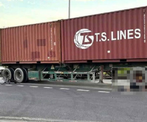 Đạp xe thể thao chạy vào làn ô tô, người phụ nữ bị xe container cán tử vong