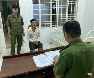 Khởi tố đối tượng cầm dao, rựa ra đường la hét, chửi bới
