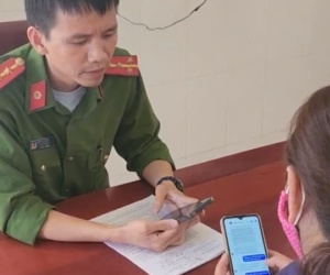 Bạn trai người Nhật gửi tặng quà sang, xịn và tiền đô la cho người phụ nữ 46 tuổi, công an cảnh báo: Chị hủy kết bạn ngay
