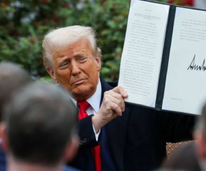 Ông Trump công bố mức thuế mới chấn động thế giới, điều gì chờ đợi phía trước?