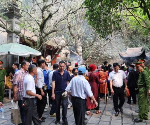 Tạm dừng hoạt động vui chơi, giải trí hội Đền Hùng trong 2 ngày Quốc tang