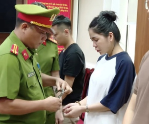 Toàn cảnh bê bối Kẹo Kera của Quang Linh Vlog, Hằng Du Mục: Từ các phiên live quảng cáo rầm rộ đến vòng lao lý