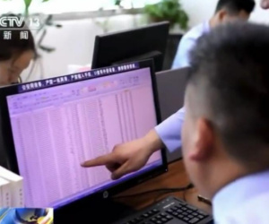 Biết người nhận là lừa đảo, người đàn ông vẫn giúp vợ chuyển khoản 1,4 tỷ đồng, cảnh sát tra hỏi thì tuyên bố: 'Tôi muốn cho vợ 1 bài học'