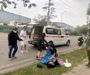 Mang thai nhưng không hay biết, người phụ nữ đẻ rơi trên đường đi xin việc