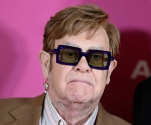 Elton John không thể nhìn thấy gì từ năm ngoái