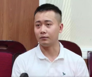 Mẹ Quang Linh Vlogs chỉ biết khóc, không nói nên lời