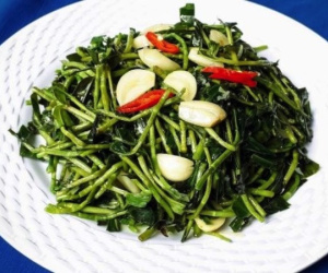 Rau mọc dại xưa cho lợn ăn nay 'lên đời' thành đặc sản dân phố thích mê
