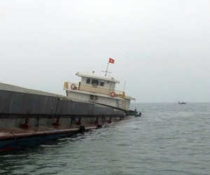 Cứu 4 thuyền viên gặp nạn trên vùng biển Cát Bà