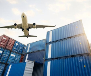 Ngành TMĐT Mỹ lao đao trước cơn bão thuế quan: Amazon bốc hơi 740 tỷ USD vốn hóa, hàng loạt startup hoãn IPO, hàng giá rẻ Trung Quốc ảnh hưởng nặng