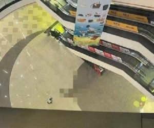 Thanh niên tử vong nghi rơi từ tầng cao Vạn Hạnh Mall