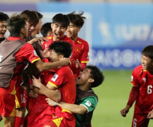 Thủ tướng động viên đội tuyển U17 Việt Nam trước trận 'chung kết' gặp U17 UAE