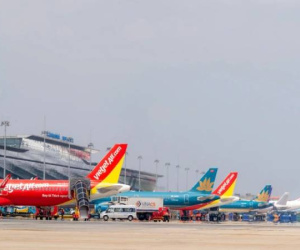 Vé bay dịp 30-4 đắt ngang Tết, Cục Hàng không tăng cường giám sát