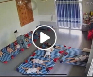 Kinh hoàng clip giáo viên xách ngược chân trẻ 20 tháng tuổi, đánh đập dã man
