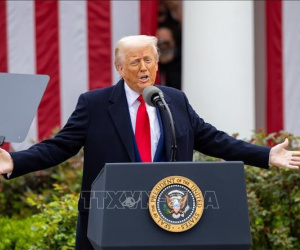 Tổng thống Donald Trump tuyên bố không gia hạn thời gian tạm hoãn 90 ngày áp thuế