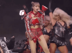 Lisa BlackPink nhảy sexy hết nấc, trang phục táo bạo chưa từng thấy