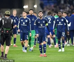 Man United mở cuộc điều tra sau khi CĐV cáo buộc bị cảnh sát Pháp xịt hơi cay tại Lyon