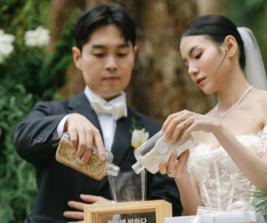 Lấy chồng hơn 14 tuổi, cô gái Quảng Nam tổ chức đám cưới ‘lạ lùng’ giữa rừng