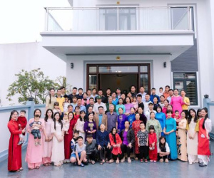 Cụ bà 114 tuổi ở Hà Nội có hơn 100 con cháu, khi sum họp nhà đông như trẩy hội
