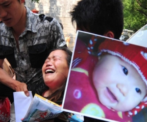 'Tội ác nối tiếp tội ác' trong chuỗi bê bối sản xuất sữa giả ở Trung Quốc