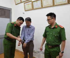 [ẢNH] Bắt, khám xét khẩn cấp kiểm định viên, lãnh đạo Trung tâm Kiểm định Kỹ thuật an toàn khu vực II