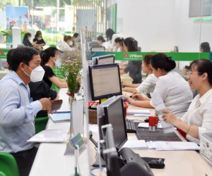 Lý do các ngân hàng tính chuyện cắt giảm nhân sự