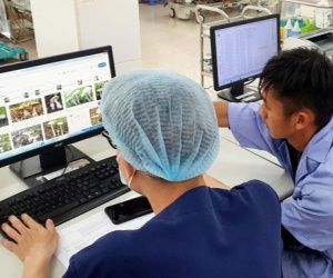 Vợ chồng trẻ hôn mê sau bữa cơm có nấm trắng