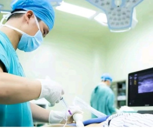 Thấy 'chất lỏng lạ' trên người sau phẫu thuật, cô gái kiện bác sĩ: Sự thật phơi bày qua camera an ninh