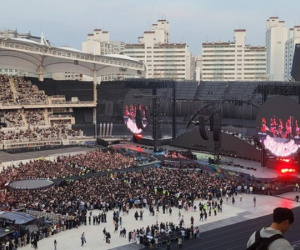 Hình ảnh concert buồn thiu nói lên 1 sự thật về nhóm nữ từng lấn lướt BLACKPINK?