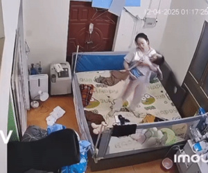 Người mẹ đang bế con bỗng ngất lịm vì kiệt sức: Nhiều đêm chỉ được ngủ 5 phút