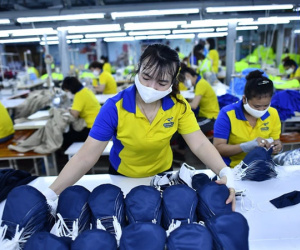 Vì sao dịp 30-4 và 1-5 nhiều nơi nghỉ lễ 5 ngày liên tiếp, có nơi chỉ nghỉ 2 ngày?