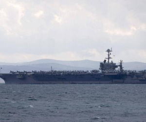 Houthi phóng tên lửa tấn công hai tàu sân bay Mỹ