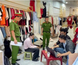 Đường dây bán dâm dưới vỏ bọc shop quần áo
