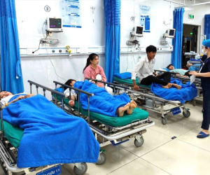 Danh tính 20 học sinh vụ ô tô lật ngửa, có em chấn thương sọ não và ngực