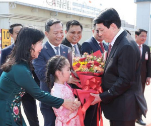 Chủ tịch nước Lương Cường đến Vientiane, bắt đầu thăm Lào