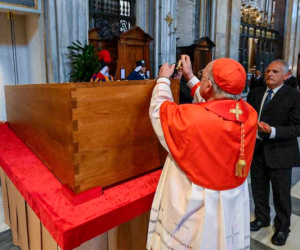 Vatican công bố ảnh “lễ an táng riêng tư” Giáo hoàng Francis