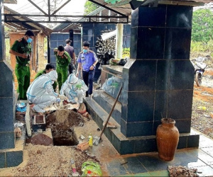 Khai quật 1 bào thai để phục vụ công tác điều tra
