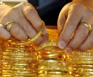 Sáng 28/4, doanh nghiệp giảm giá mua vào vàng nhẫn, vàng SJC nửa triệu đồng mỗi lượng