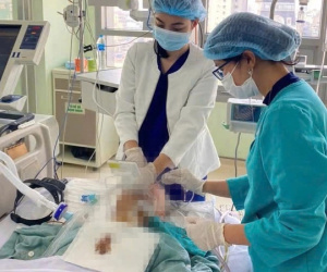 Đang ăn cỗ, cụ ông phải đi cấp cứu